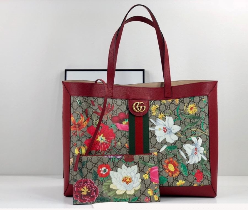 G*u*i shopping bags
